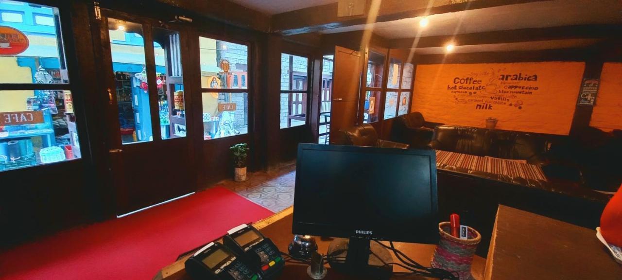 Lama Hotel - Cafe De Himalaya Lukla Exteriör bild