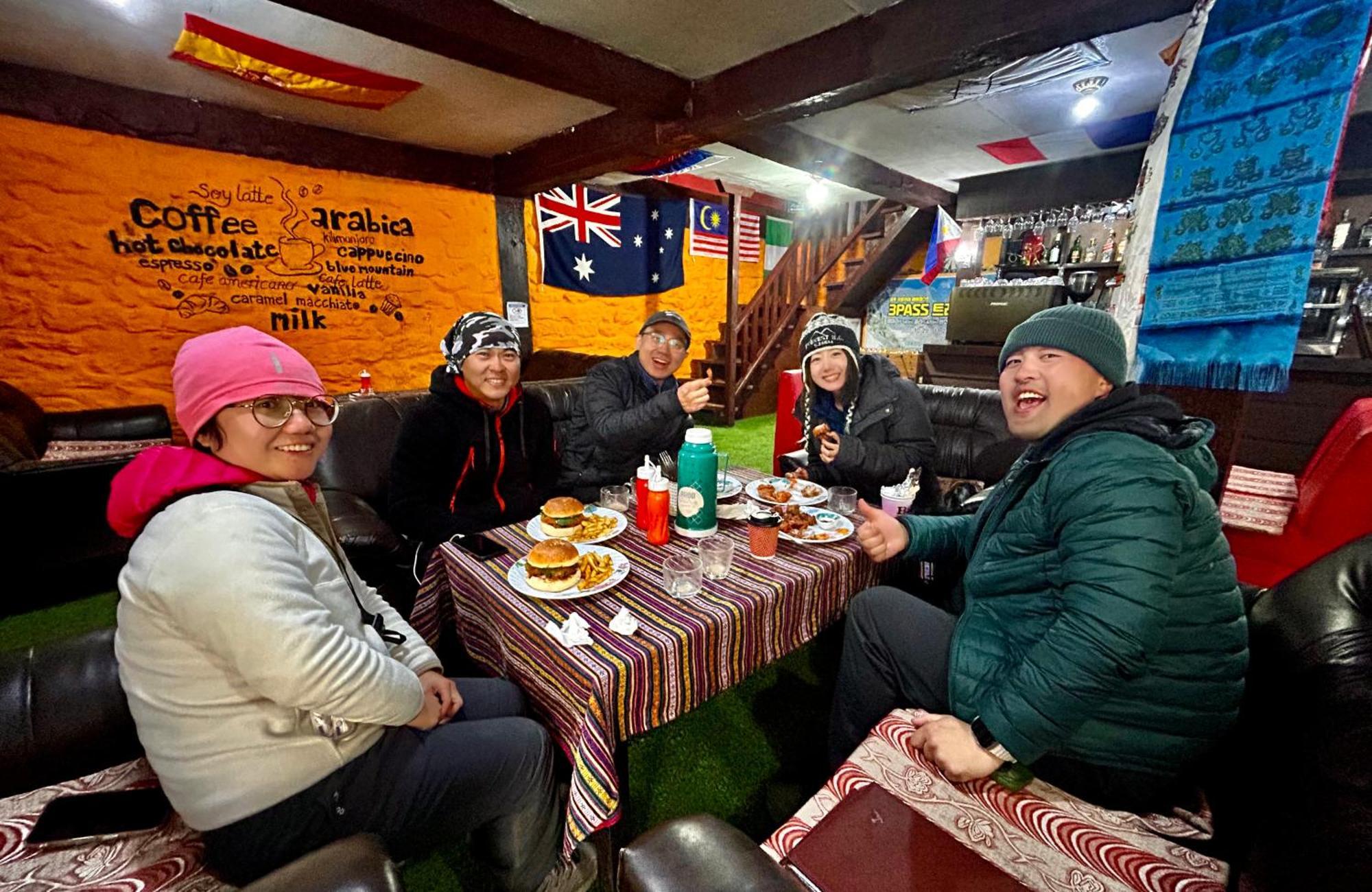 Lama Hotel - Cafe De Himalaya Lukla Exteriör bild