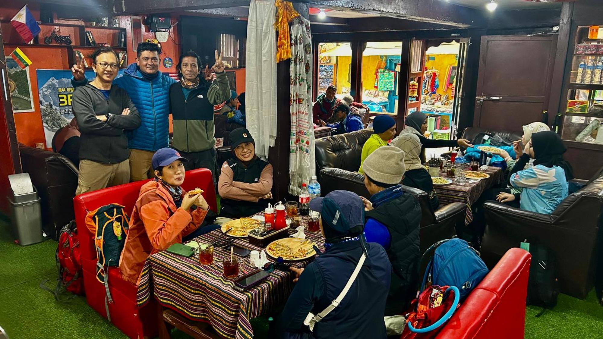 Lama Hotel - Cafe De Himalaya Lukla Exteriör bild