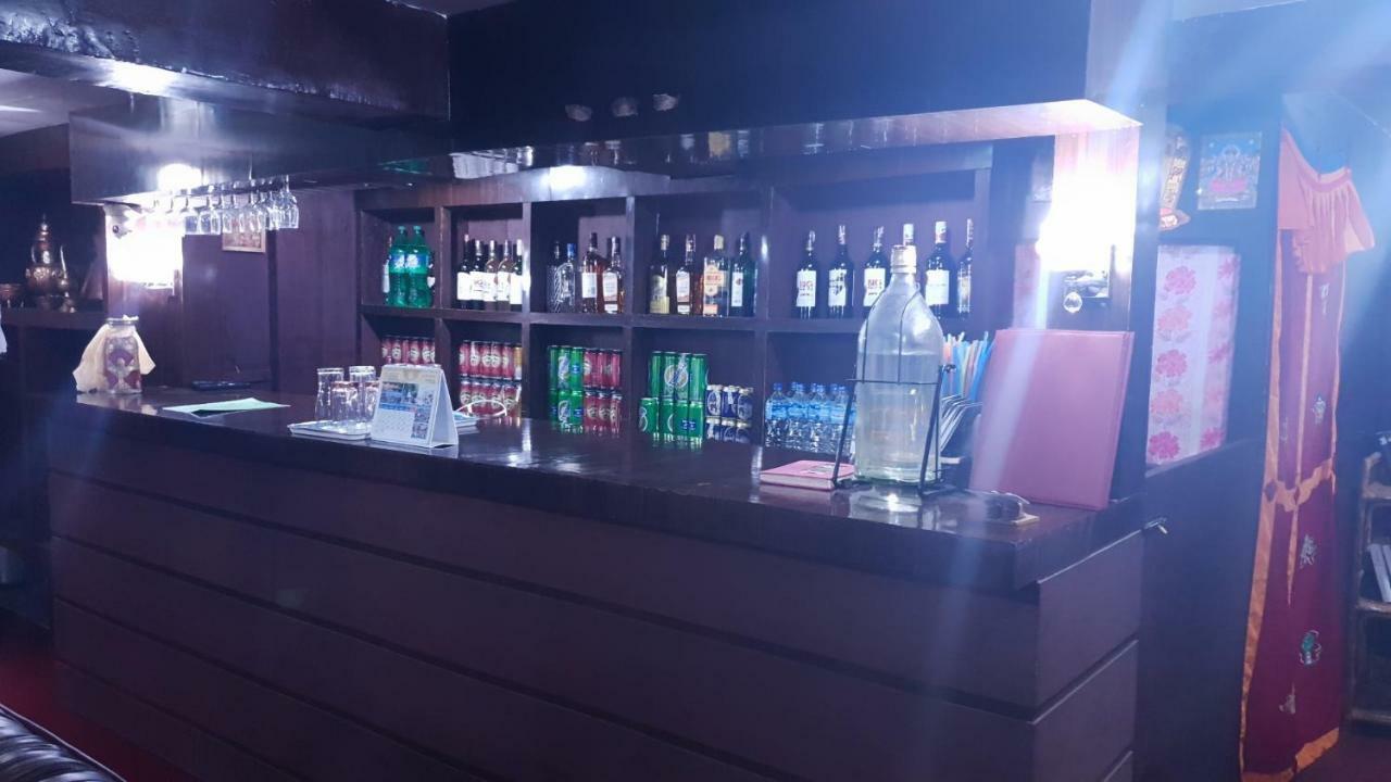 Lama Hotel - Cafe De Himalaya Lukla Exteriör bild
