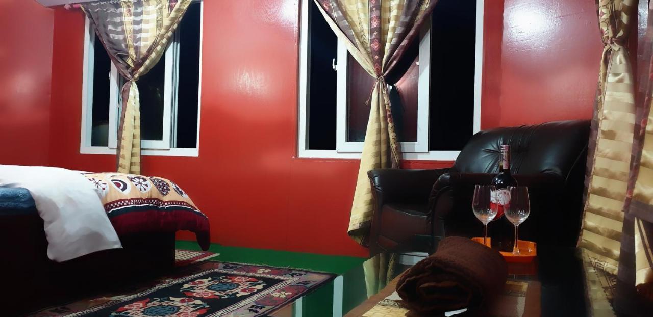 Lama Hotel - Cafe De Himalaya Lukla Exteriör bild